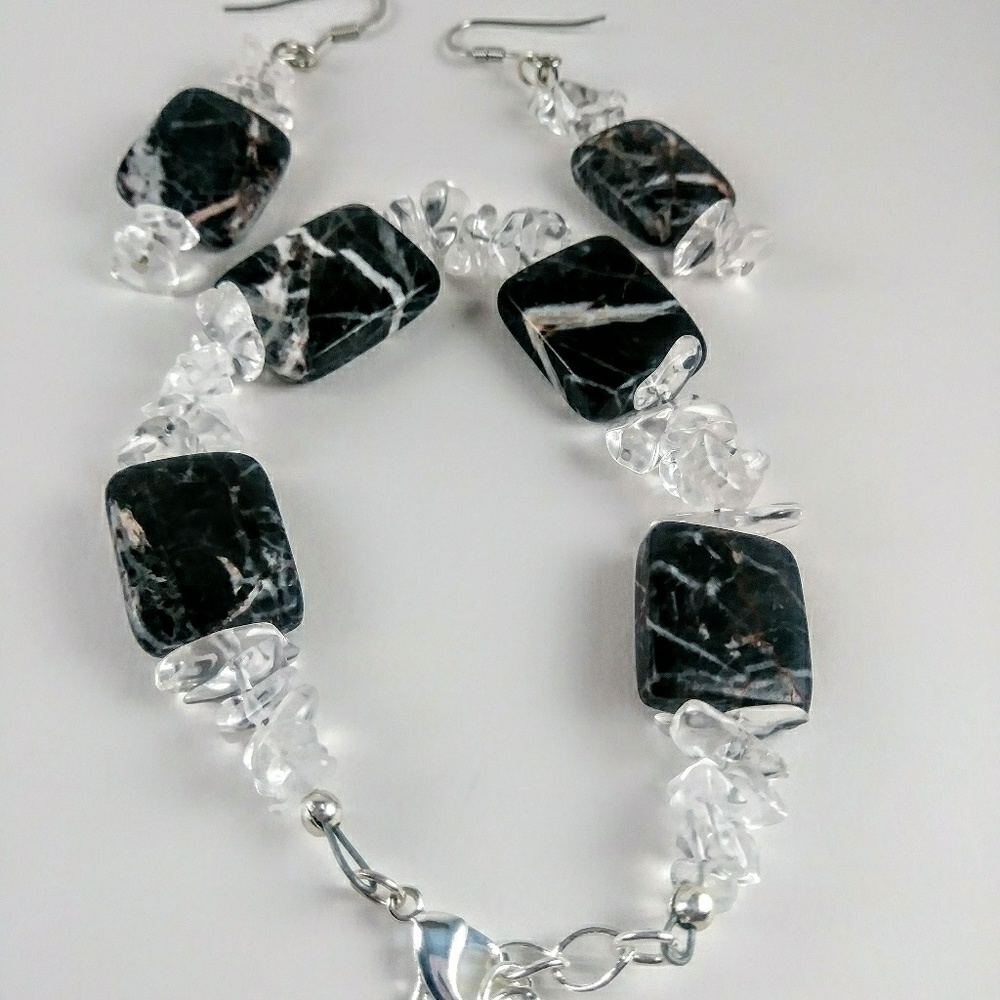 7in Black / White Marble &Crystal bead Chips